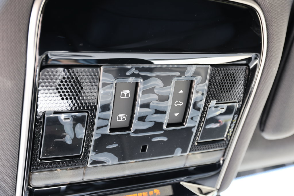 New 2026 Land Rover Range Rover Long Wheelbase SE AWD/4WD image 29