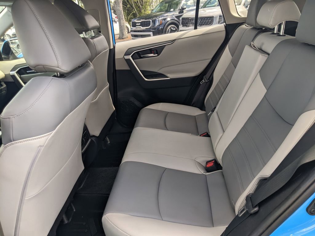 Used 2019 Toyota RAV4 XLE Premium image 14