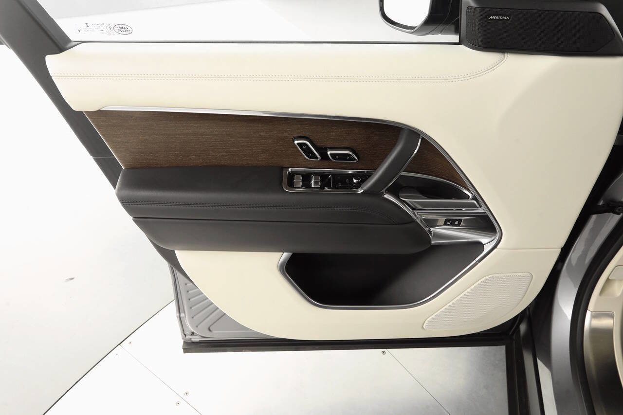 Used 2023 Land Rover Range Rover SE image 20