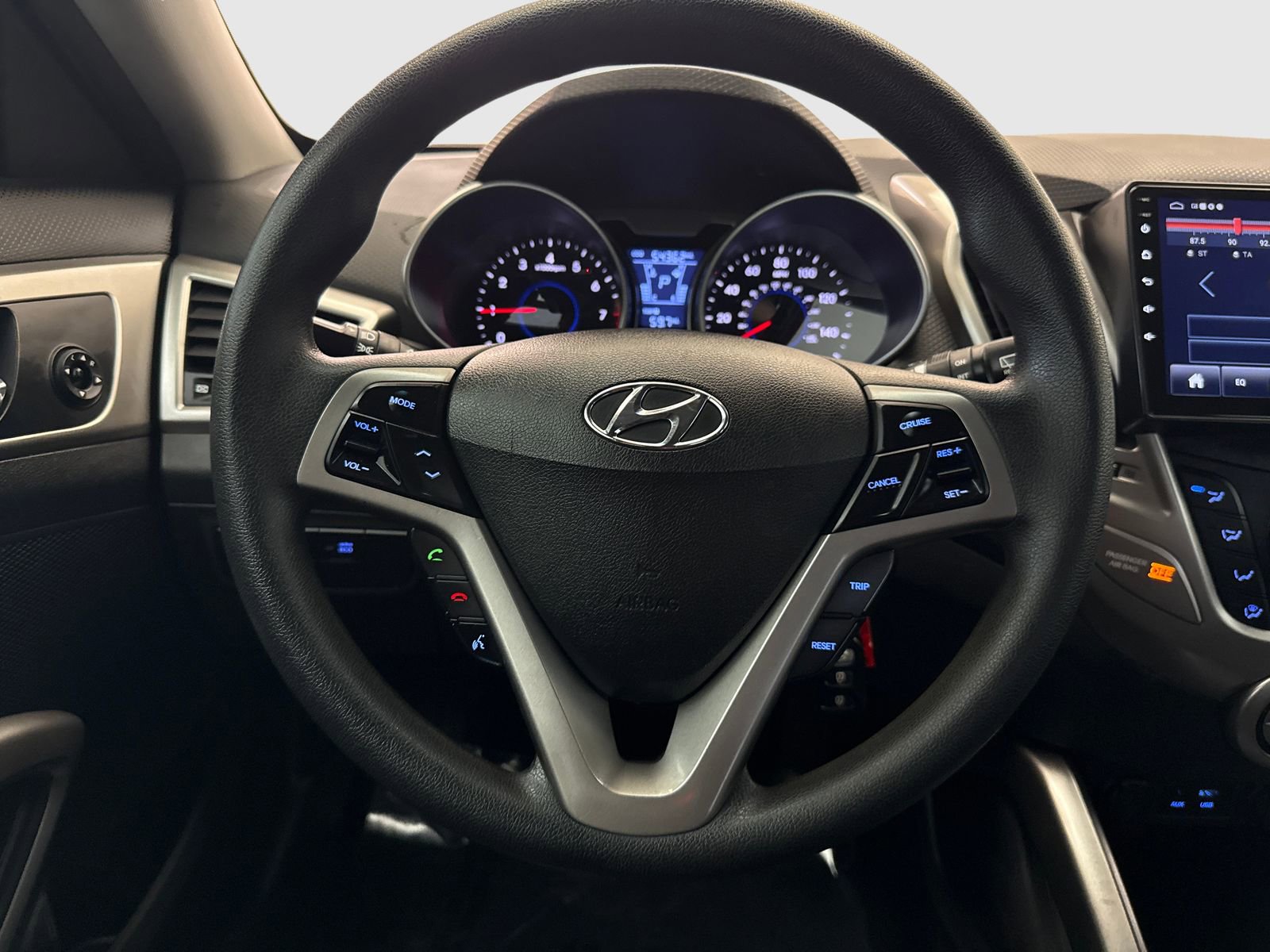 Used 2016 Hyundai Veloster FWD image 19