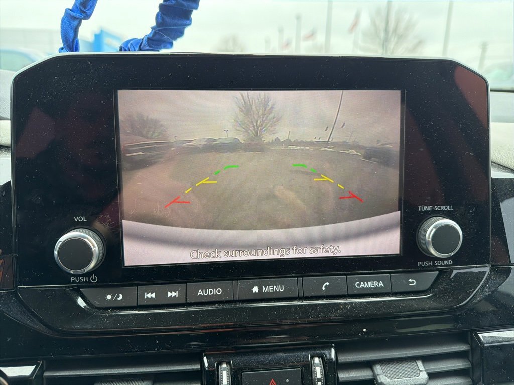 Used 2022 Nissan Pathfinder SV w/ SV Black Package image 10