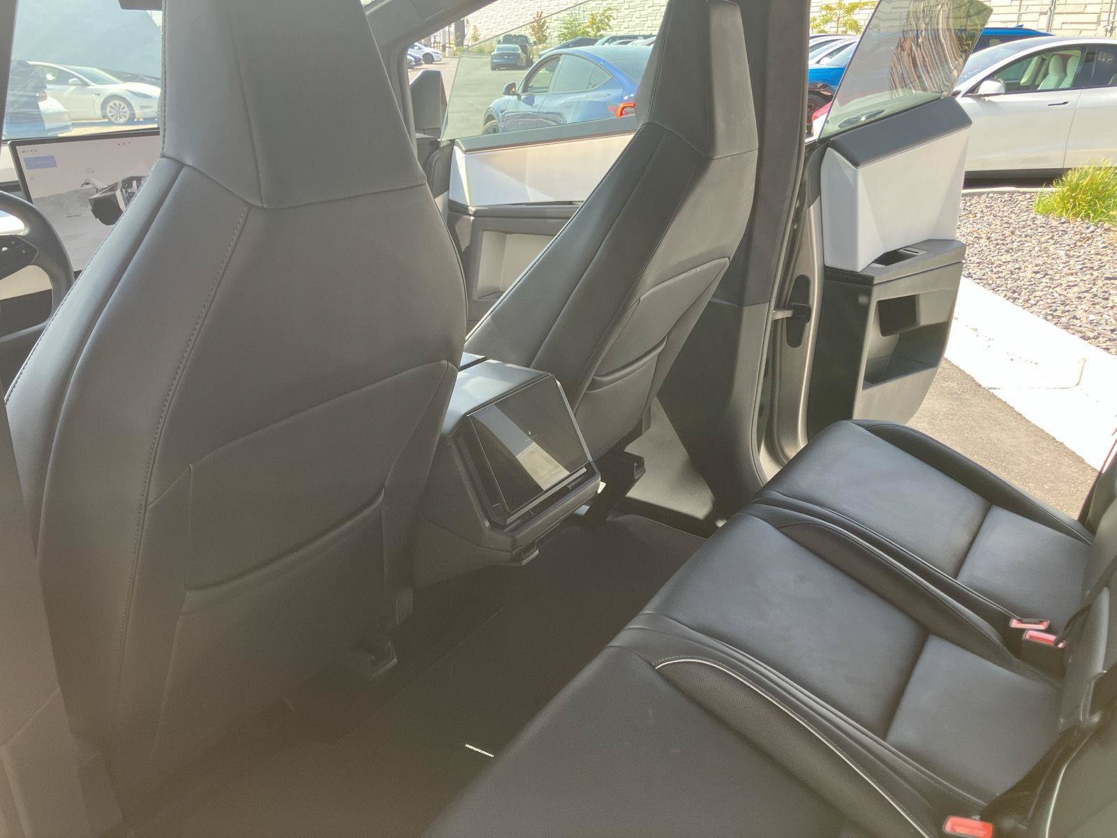 Used 2024 Tesla Cybertruck AWD Crew Cab image 17