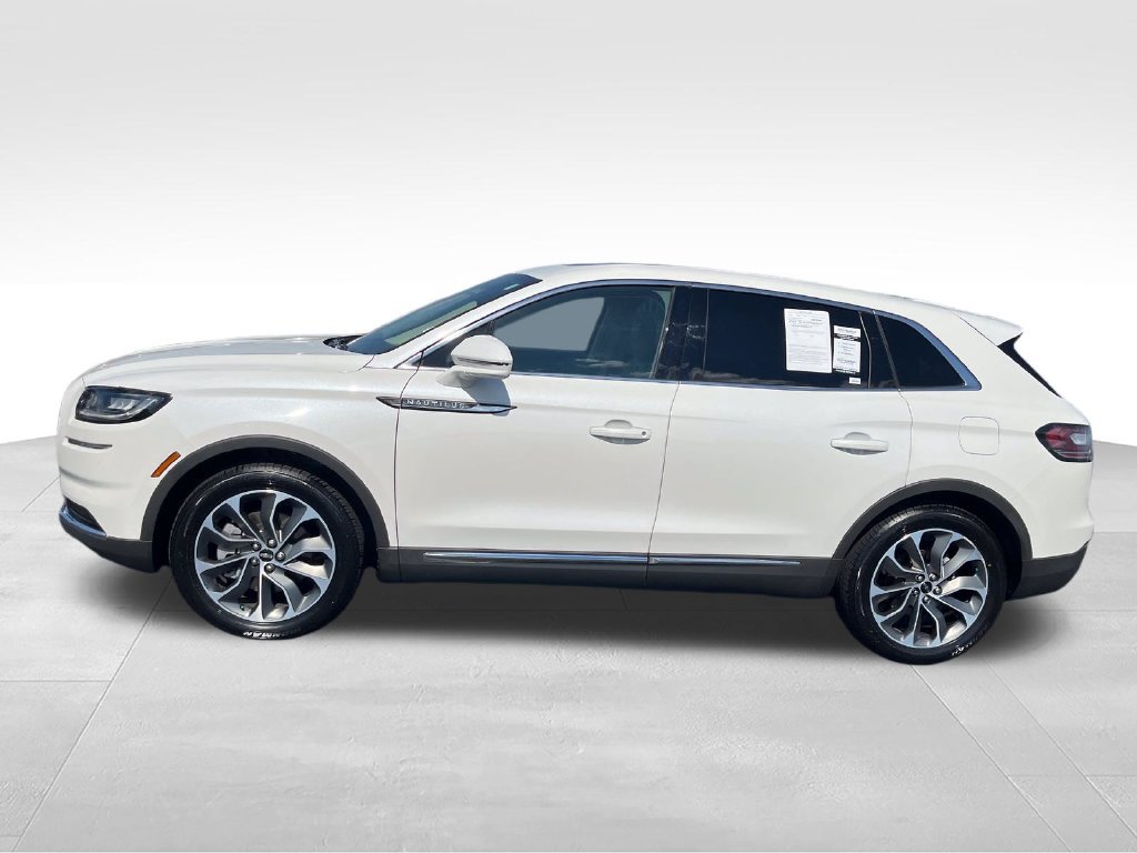 Used 2023 Lincoln Nautilus Reserve FWD image 2