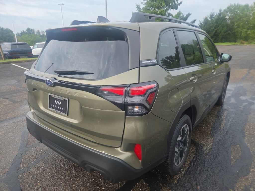 Used 2025 Subaru Forester Premium AWD/4WD image 7