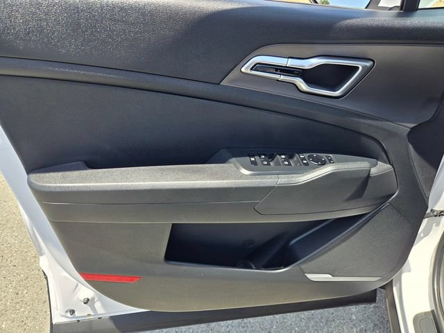 New 2026 Kia Sportage LX w/ LX Convenience Package FWD image 17