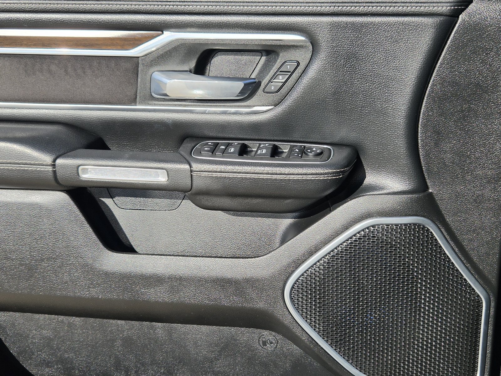 Used 2022 RAM 1500 Laramie AWD/4WD image 24