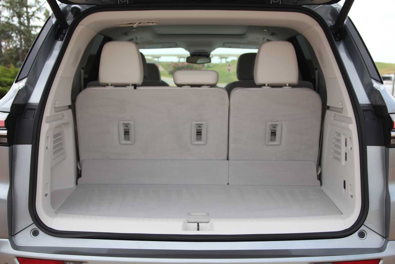 Used 2025 Buick Enclave Avenir AWD/4WD image 12