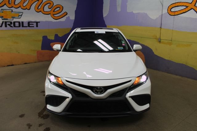 Used 2021 Toyota Camry SE FWD image 3