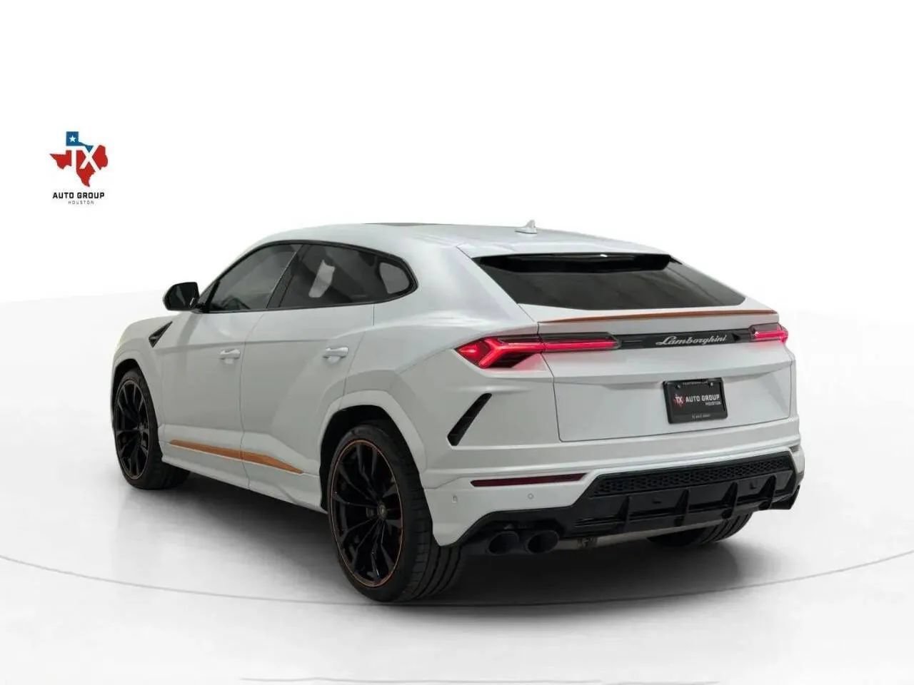 Used 2022 Lamborghini Urus AWD/4WD image 3