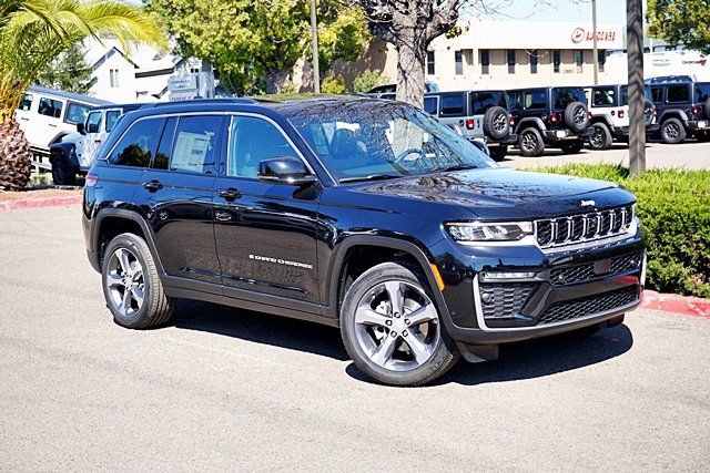 New 2026 Jeep Grand Cherokee Limited w/ Luxury Tech Group II image 3