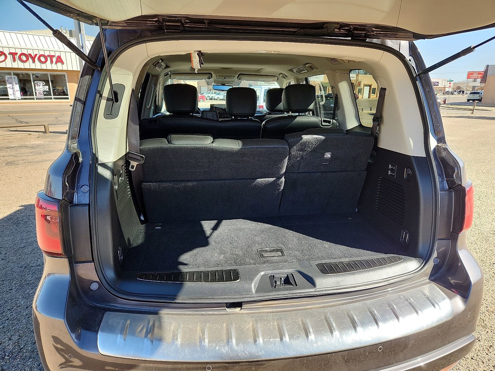 Used 2024 INFINITI QX80 Luxe image 8