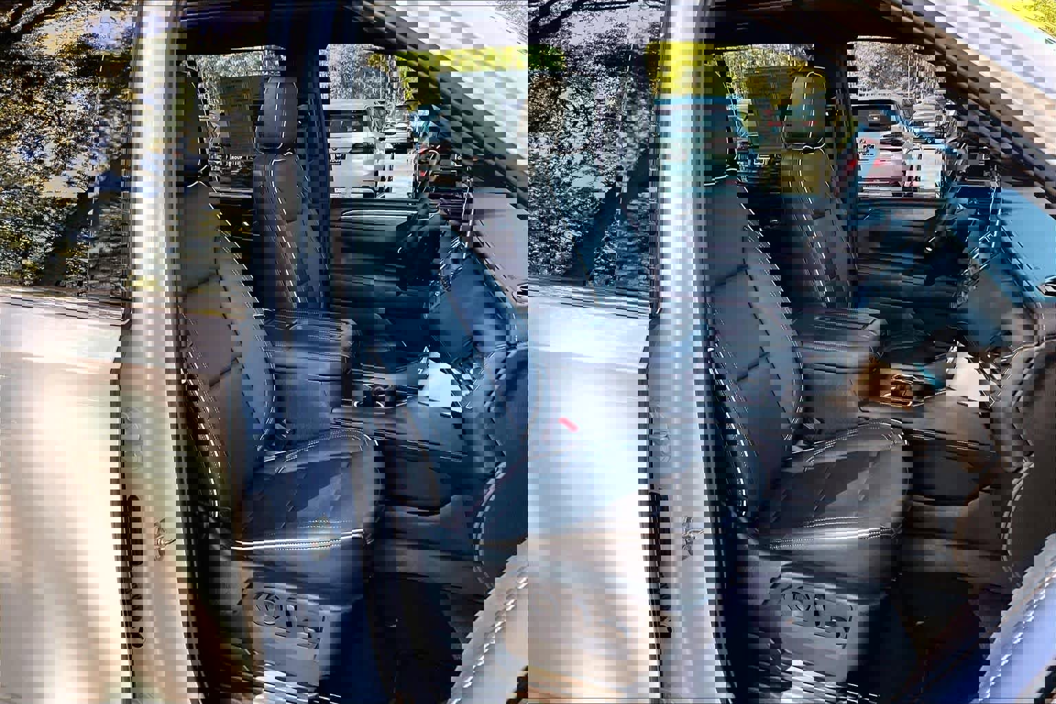 Used 2021 GMC Yukon SLT w/ SLT Premium Package image 9