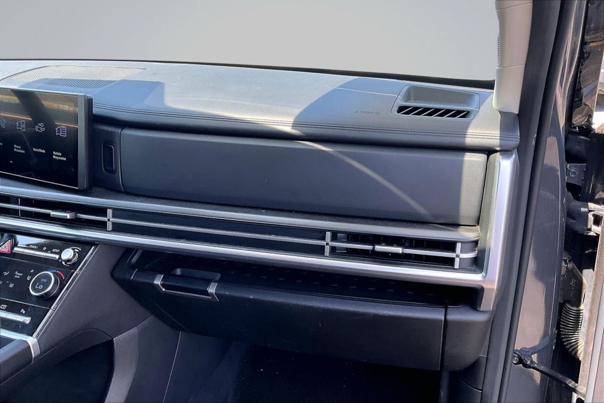 Used 2025 Hyundai Santa Fe SEL FWD image 17