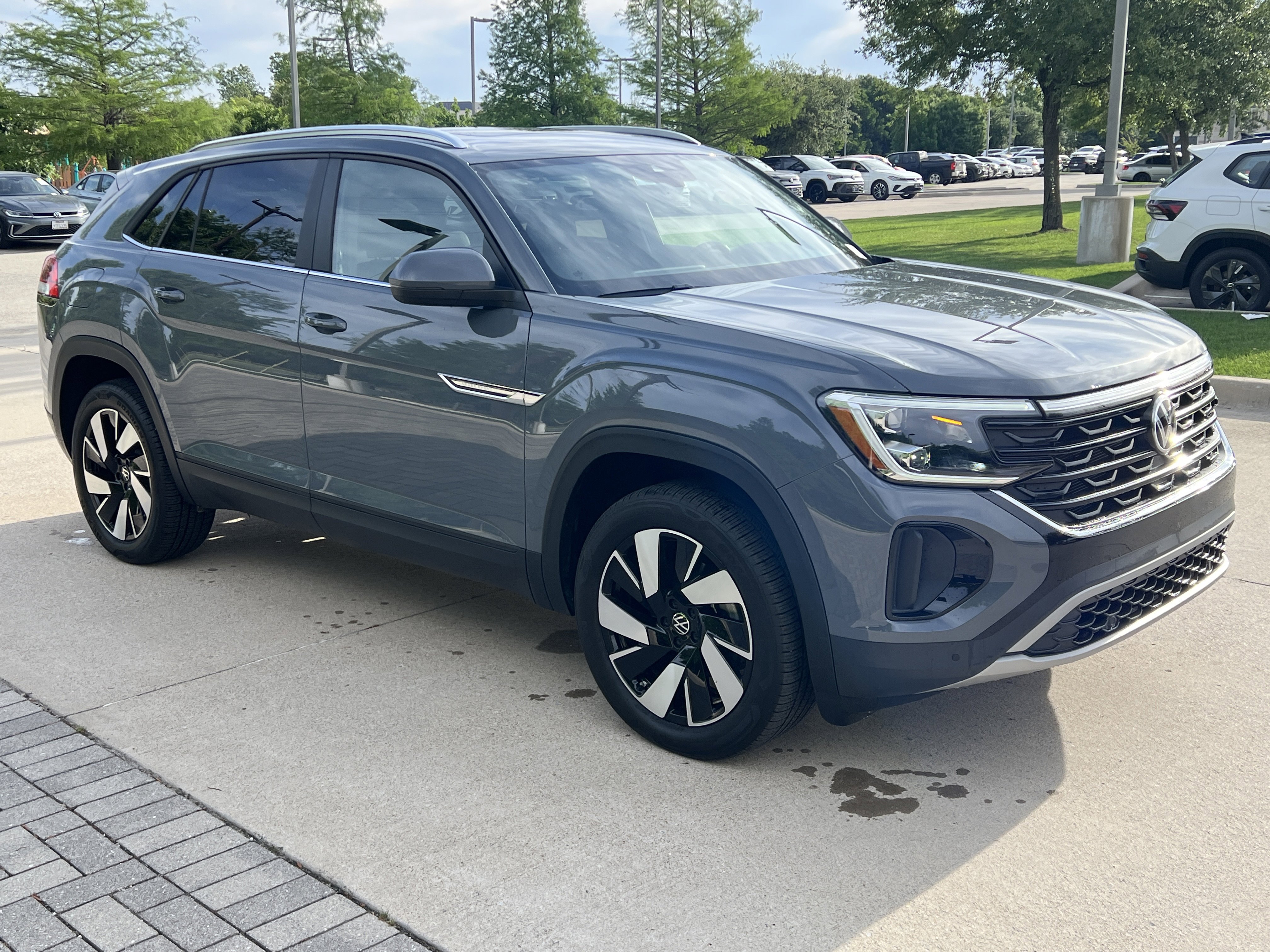 Certified 2025 Volkswagen Atlas Cross Sport SE w/ Panoramic Sunroof Package FWD image 2