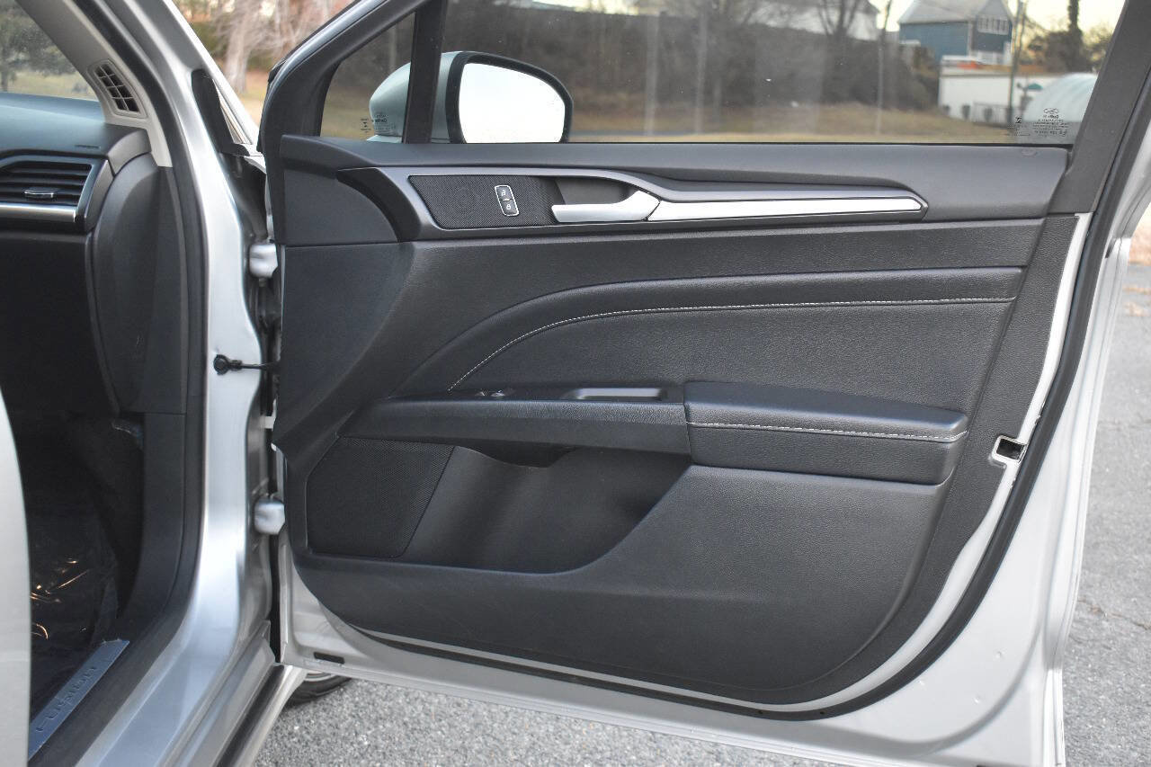Used 2019 Ford Fusion Titanium AWD/4WD image 9
