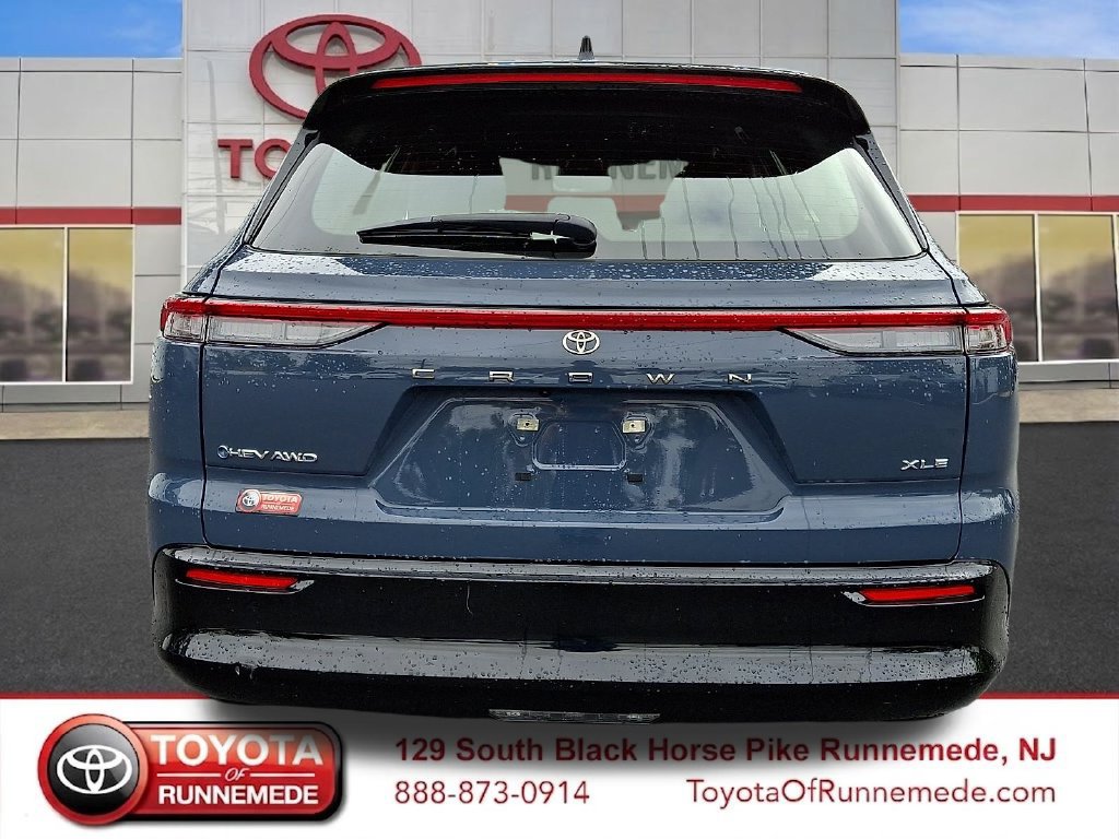 Certified 2025 Toyota Crown Signia AWD/4WD image 5