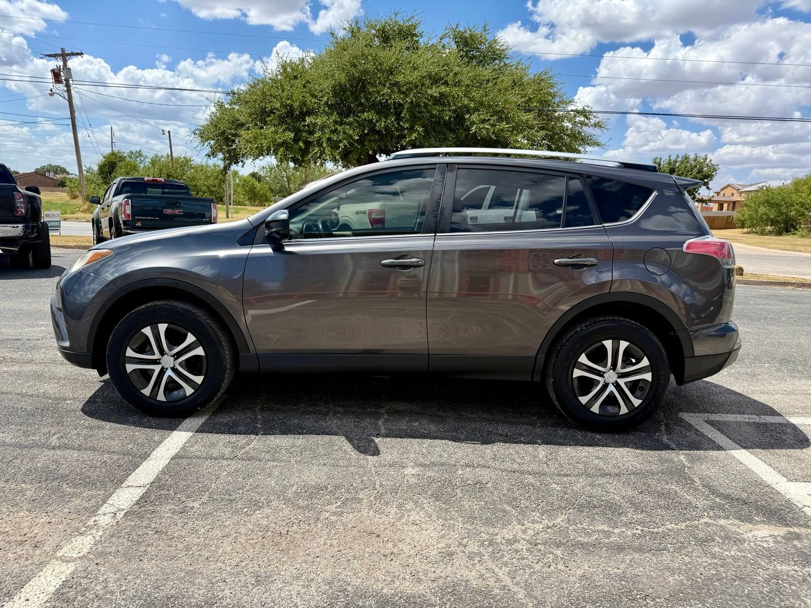 Used 2016 Toyota RAV4 LE FWD image 6