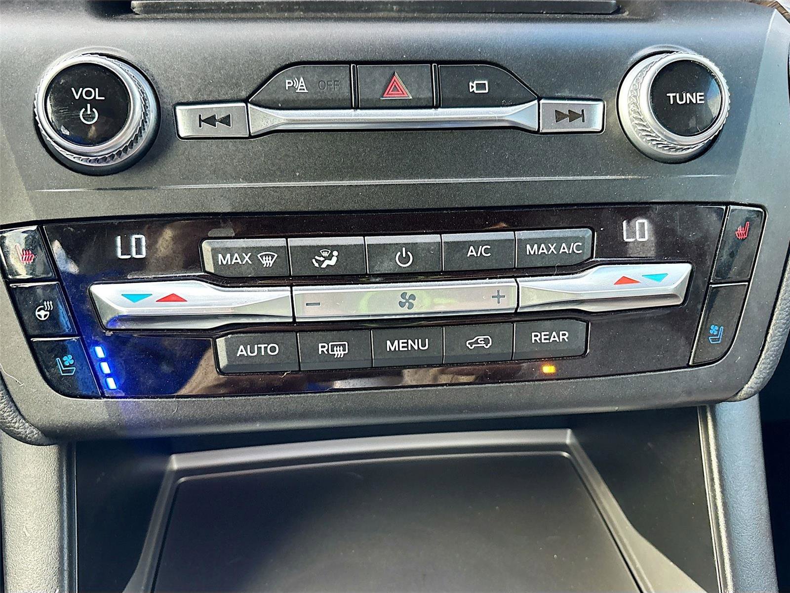 Used 2020 Ford Explorer Limited image 17