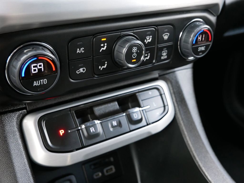 Used 2023 GMC Acadia SLT image 19