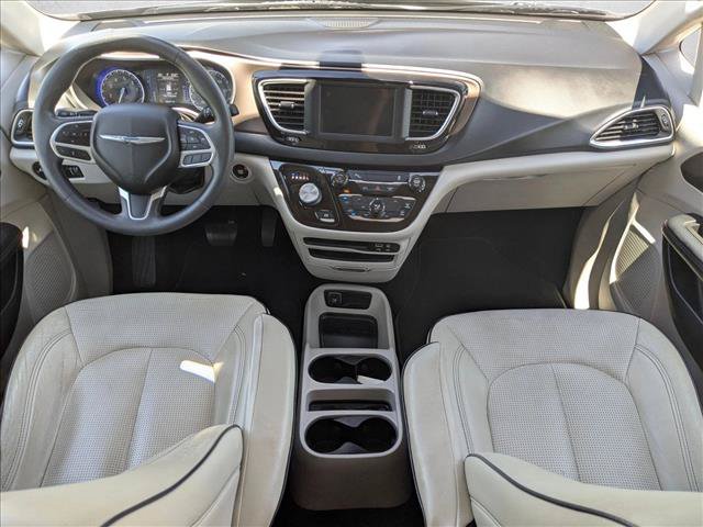 Used 2018 Chrysler Pacifica L FWD image 16