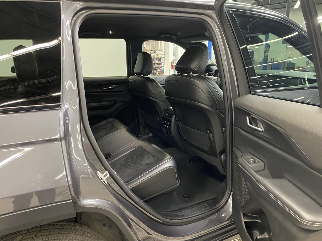 Used 2024 Jeep Grand Cherokee Altitude image 11