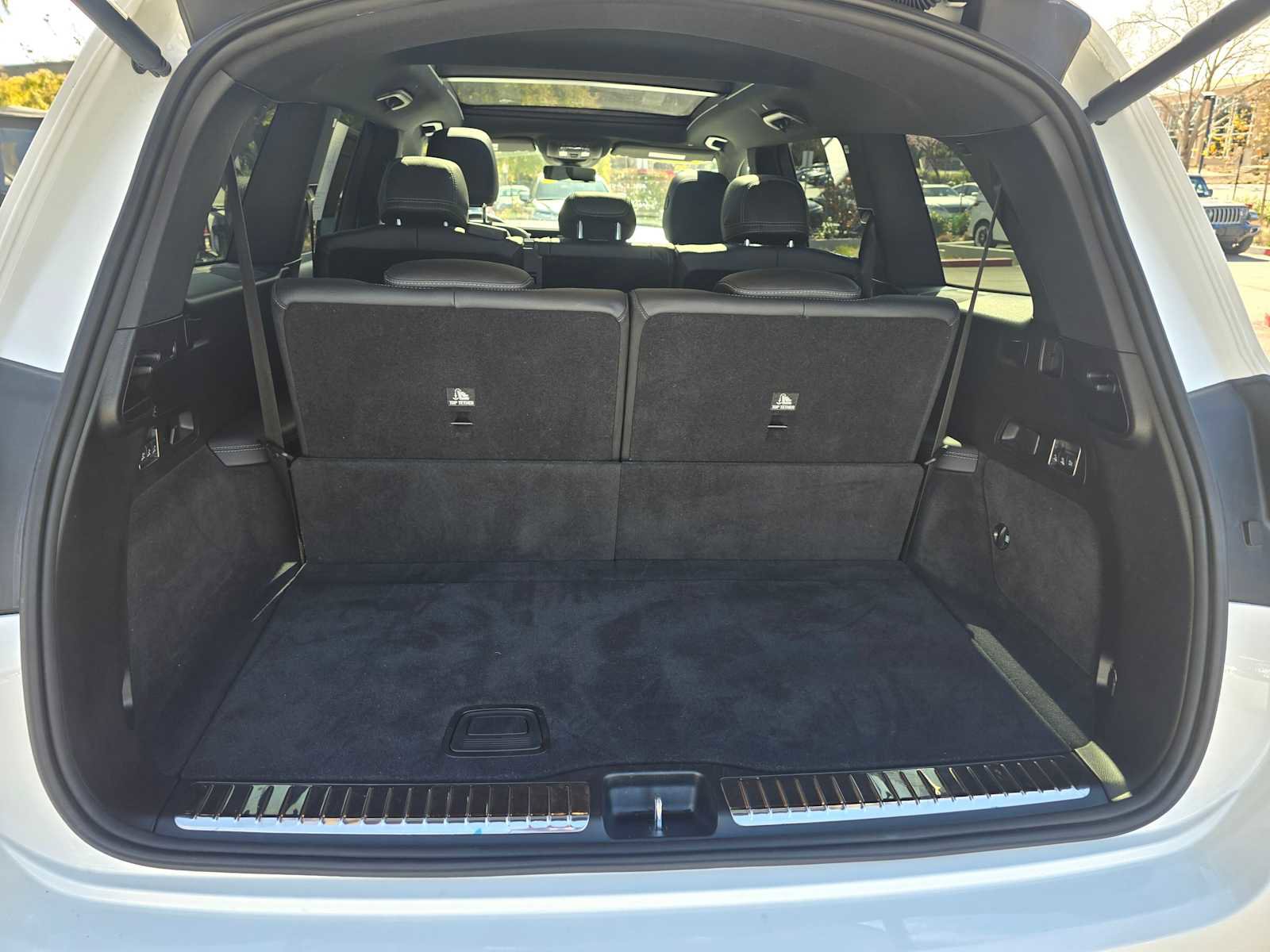 Used 2024 Mercedes-Benz GLS 450 4MATIC image 17