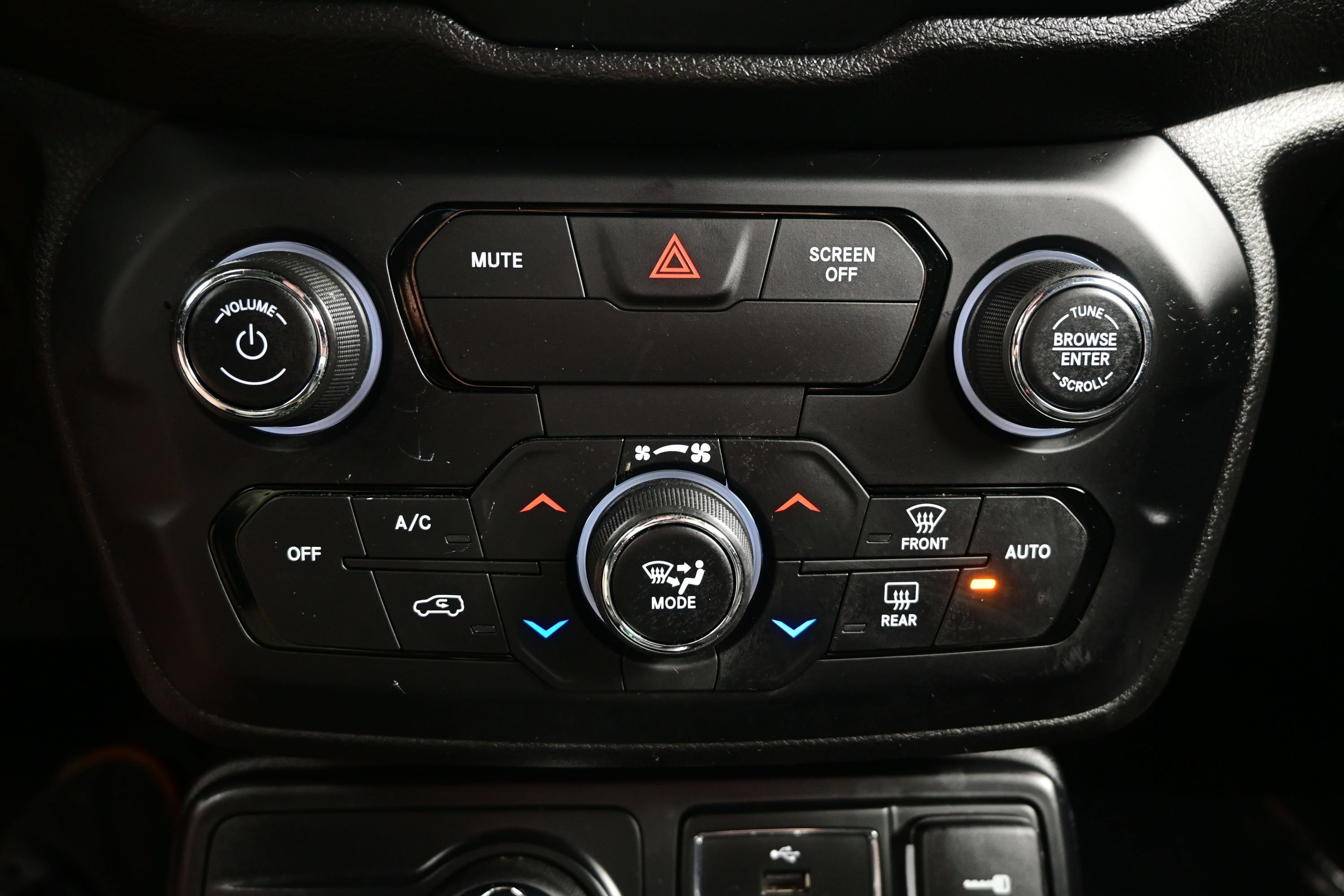 Used 2019 Jeep Renegade Limited w/ UConnect 8.4 Nav Group AWD/4WD image 20