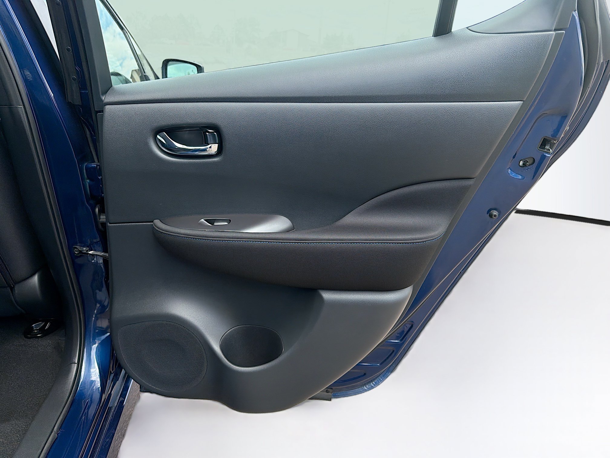 Used 2025 Nissan Leaf S FWD image 29