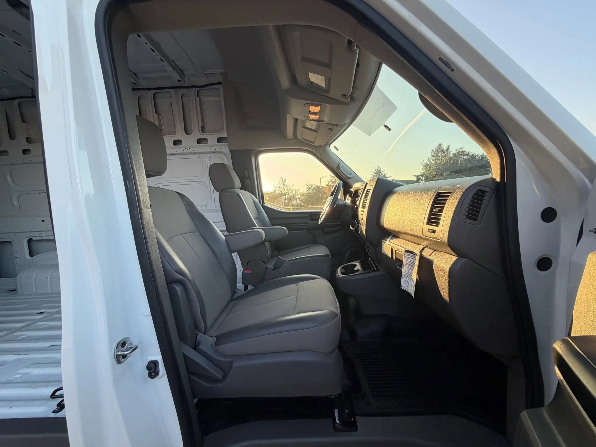 Used 2021 Nissan NV 2500 S image 13