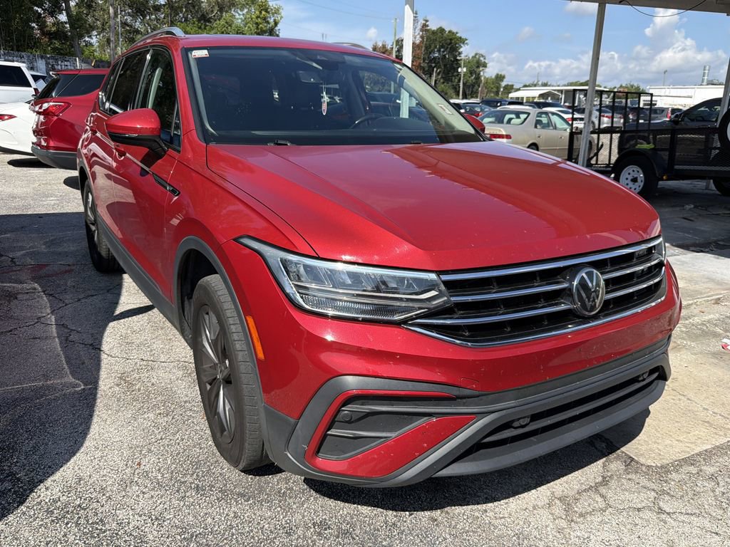 Used 2022 Volkswagen Tiguan SE w/ Panoramic Sunroof Package FWD image 1
