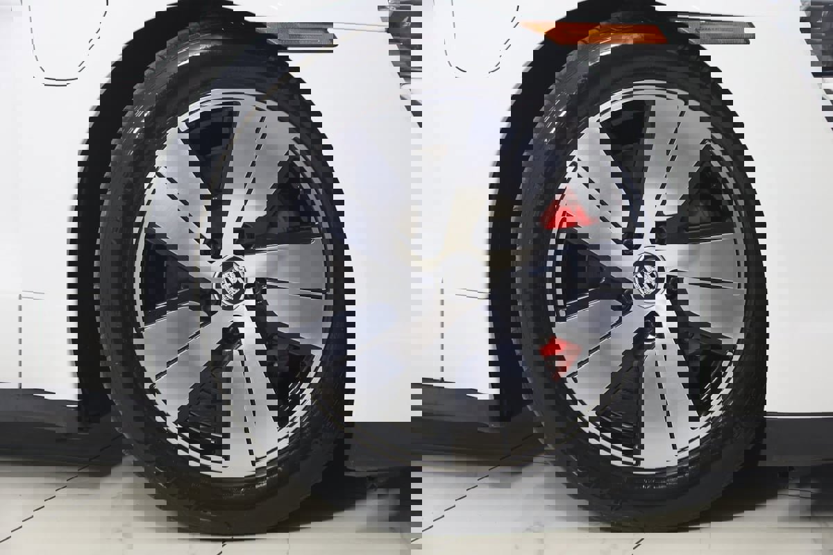 Used 2020 Porsche Taycan 4S image 16