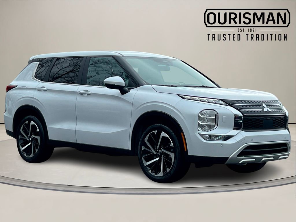 Used 2024 Mitsubishi Outlander SE