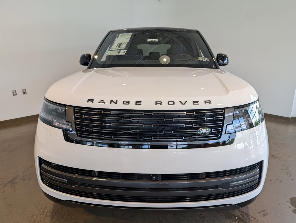 New 2025 Land Rover Range Rover SE image 2