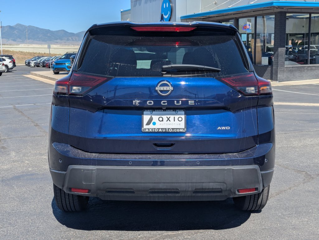 Used 2025 Nissan Rogue SV AWD/4WD image 5