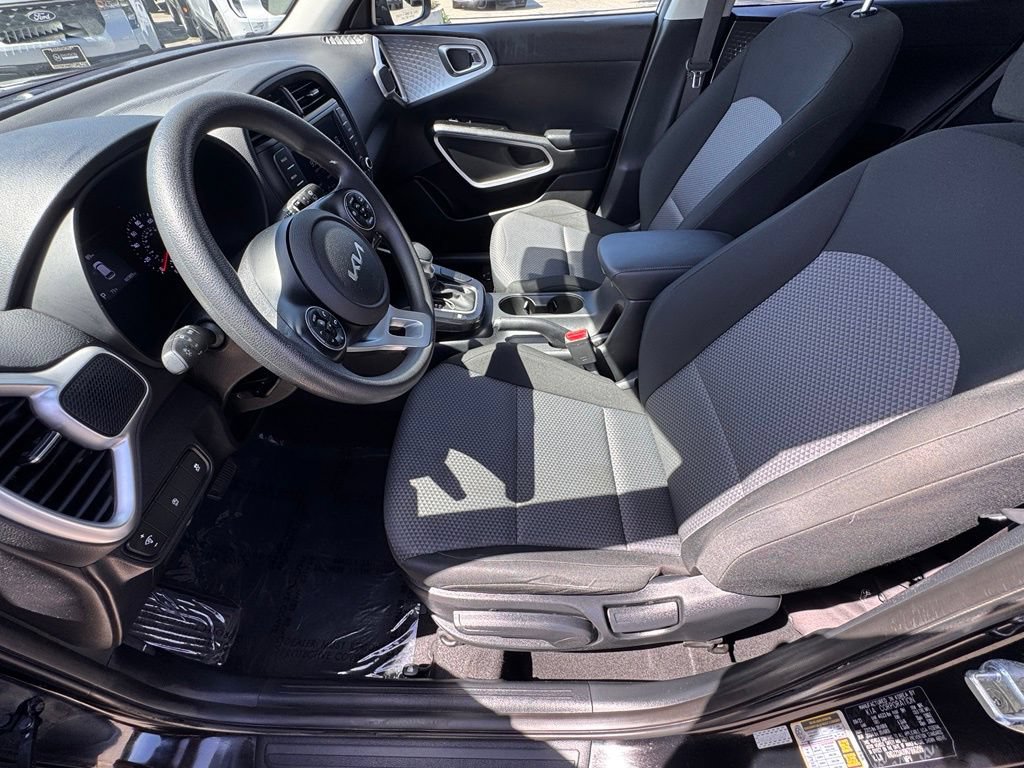 Used 2022 Kia Soul LX FWD image 17