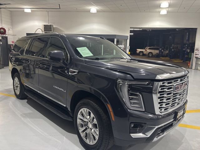 Used 2025 GMC Yukon XL Denali AWD/4WD image 4