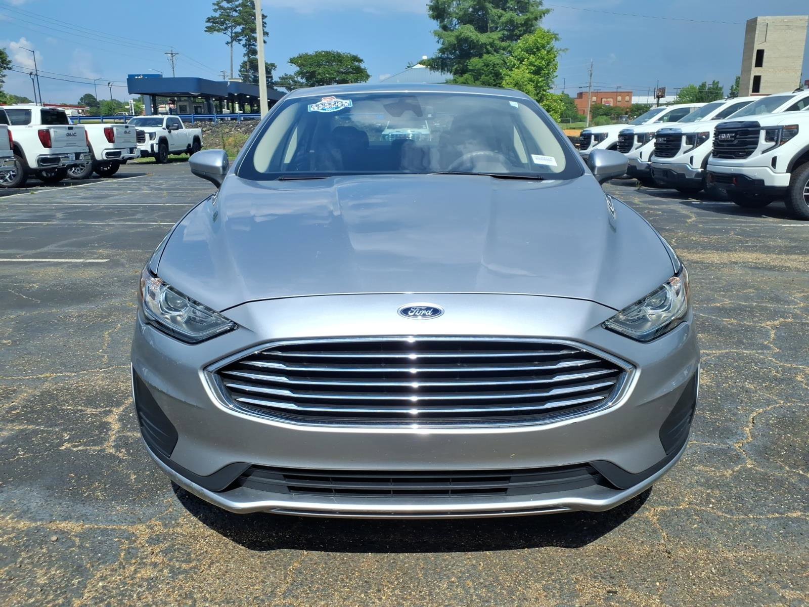 Used 2020 Ford Fusion SE FWD image 2