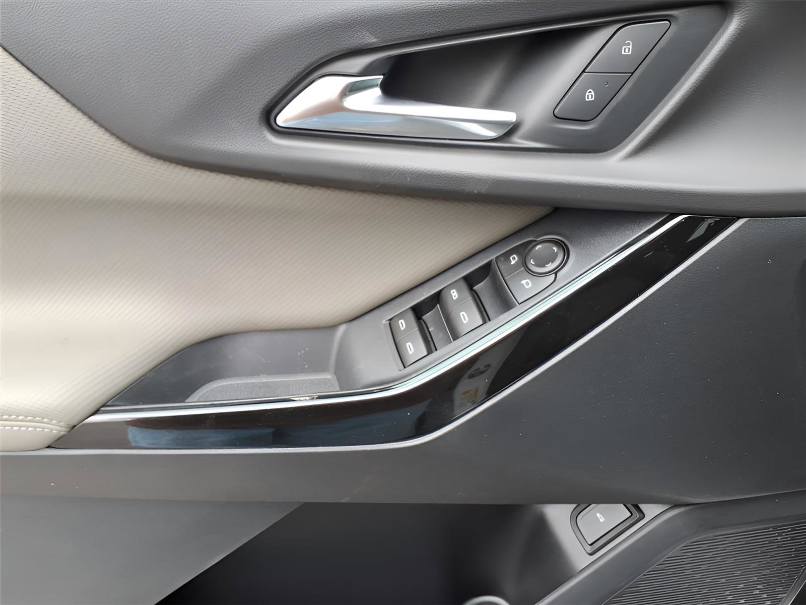 New 2026 Chevrolet Equinox LT w/ Convenience Package II image 13