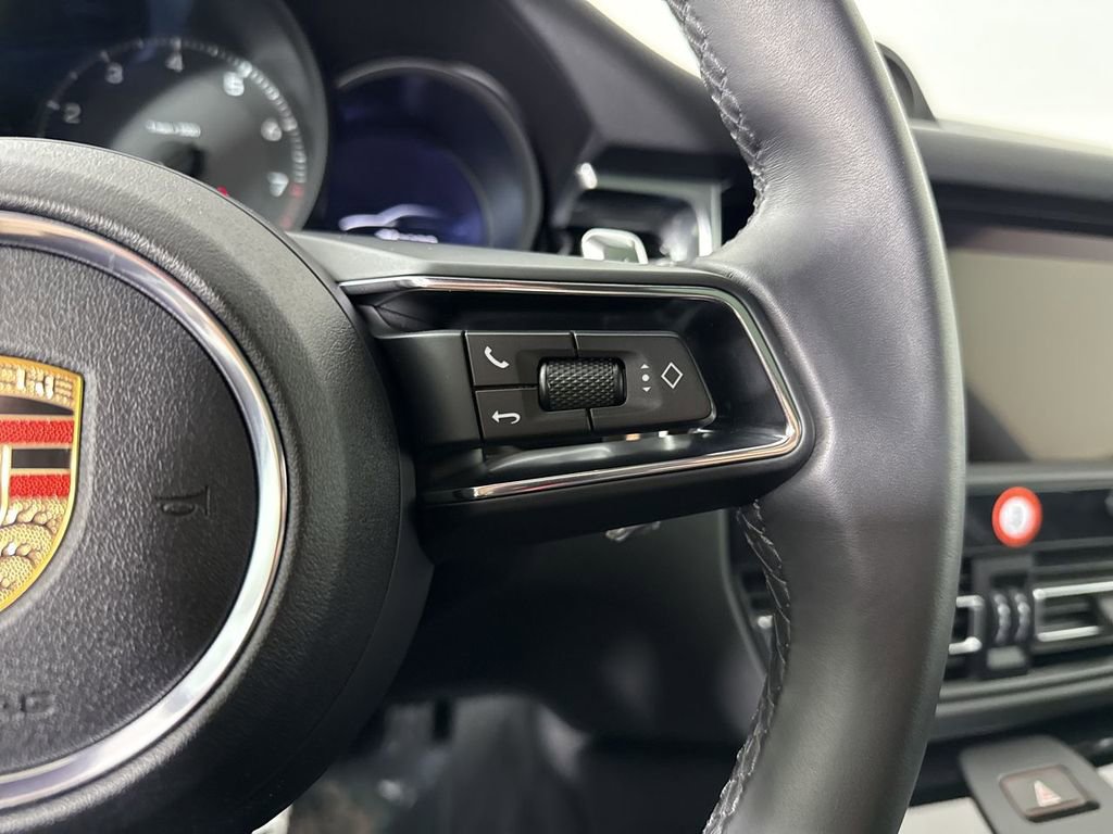 Certified 2025 Porsche Macan image 39