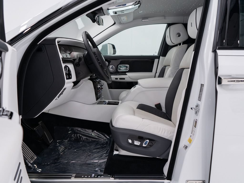 Certified 2023 Rolls-Royce Phantom Sedan RWD image 16