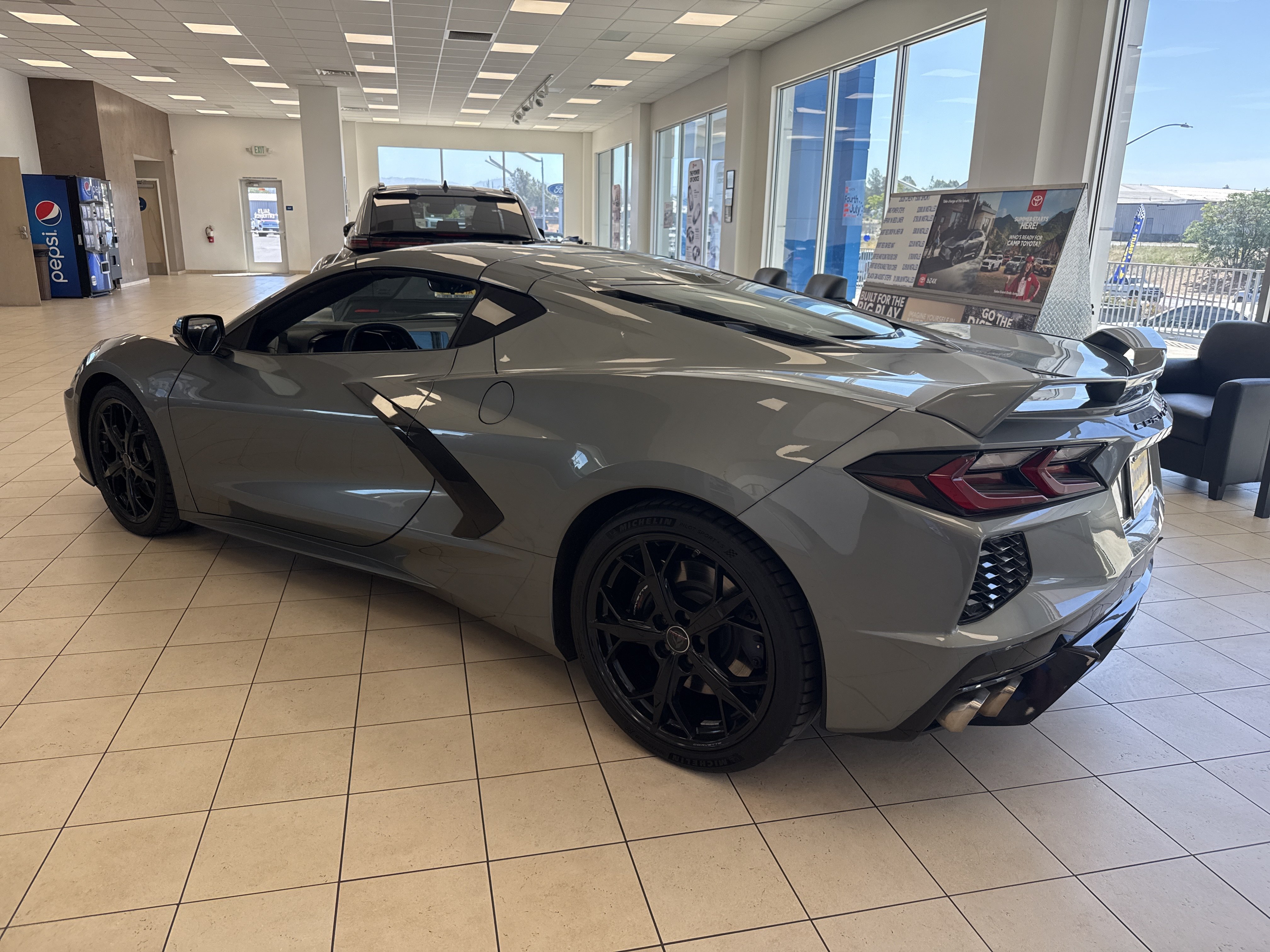 Used 2022 Chevrolet Corvette Stingray Premium Cpe w/ Z51 Performance Package RWD image 3