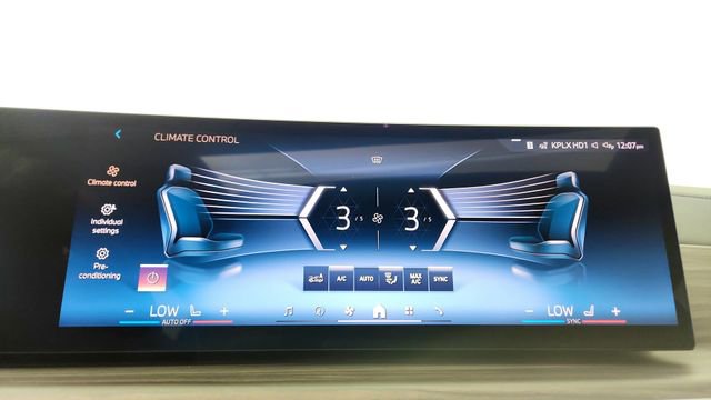 Used 2025 BMW X6 xDrive40i w/ Premium Package image 48