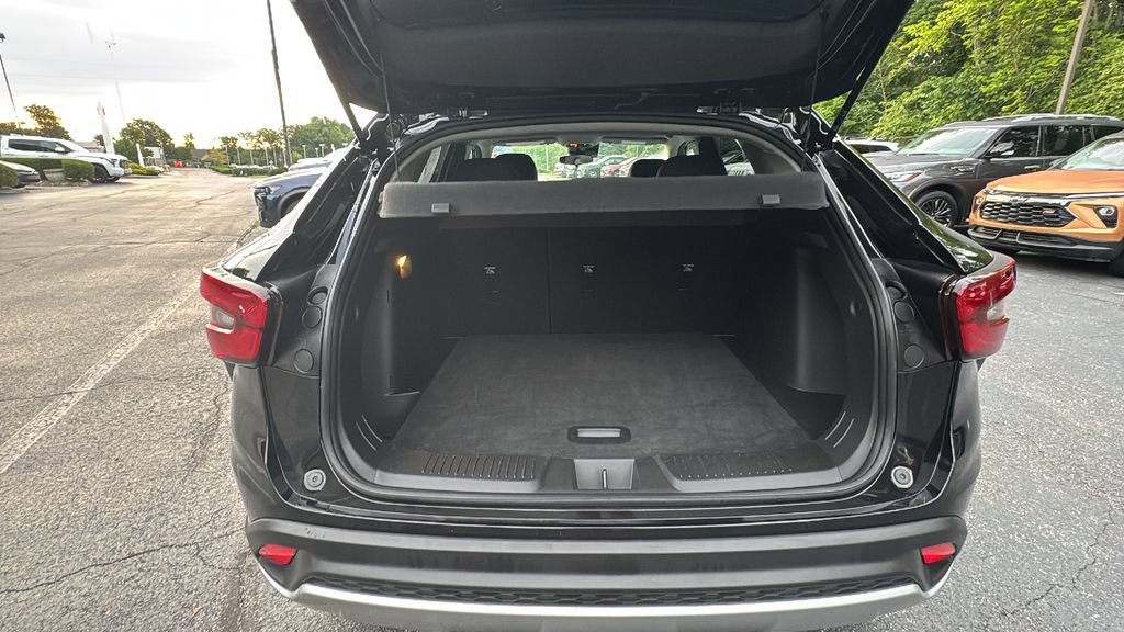 Used 2025 Chevrolet Trax LT FWD image 29