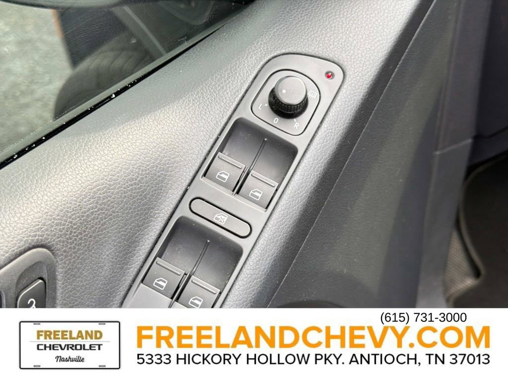 Used 2014 Volkswagen Tiguan S image 21