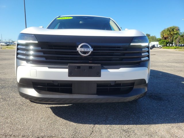 Used 2025 Nissan Kicks SV AWD/4WD image 3