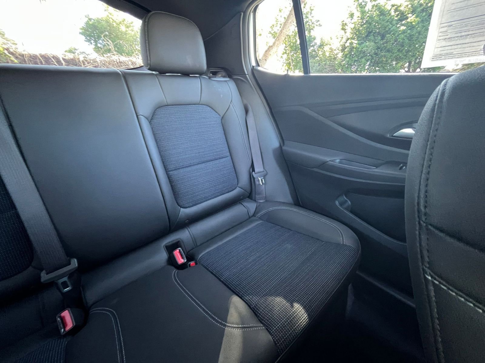 Used 2025 Buick Envista Preferred image 36