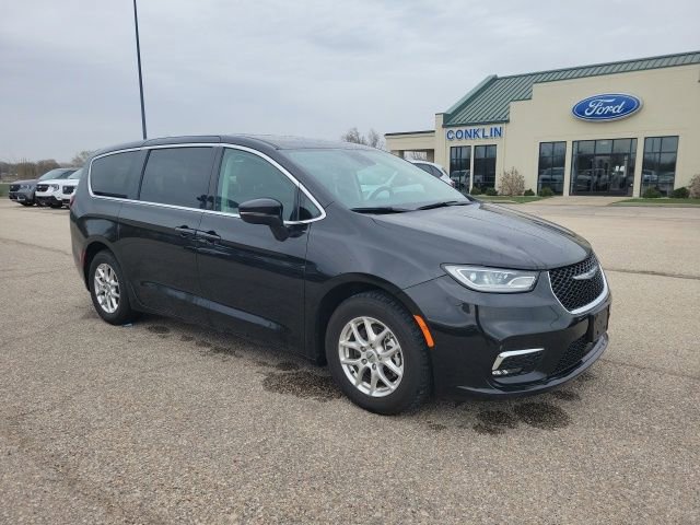 Used 2023 Chrysler Pacifica Touring-L image 21