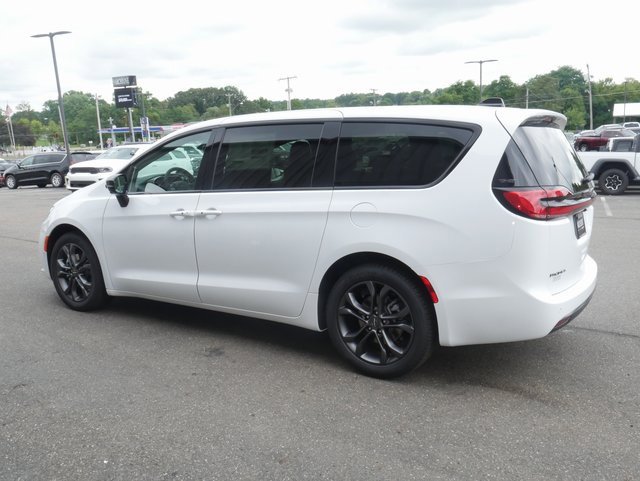 New 2026 Chrysler Pacifica Select image 10