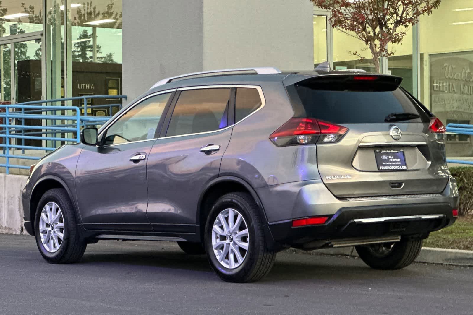 Used 2018 Nissan Rogue SV image 6