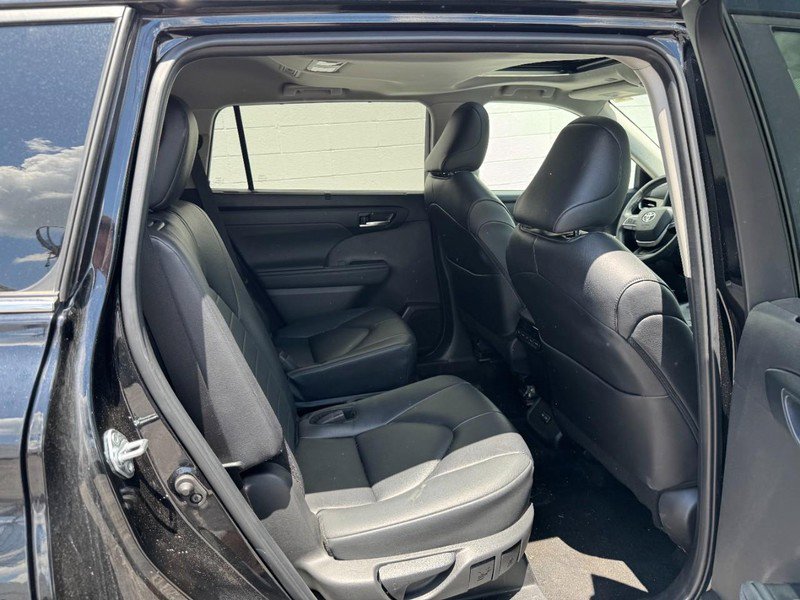 Certified 2024 Toyota Highlander XLE image 10